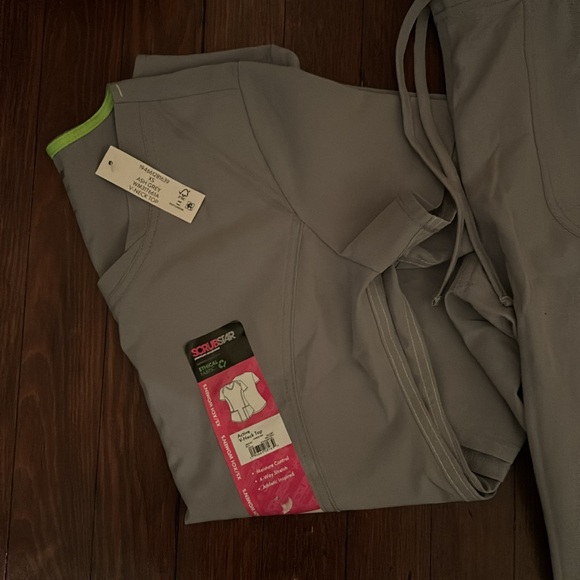 SOLD - Scrubstar Women's Active Stretch Fabric 3 Pocket V-Neck Scrub Top Gray - Picture 7 of 15